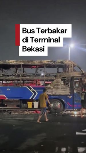 Video: Bus Adhi Prima Terbakar di Terminal Bekasi