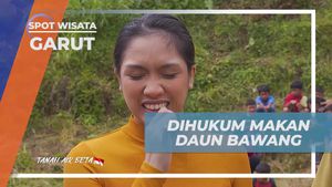 Menyaksikan Tim Kalah Dihukum Makan Daun Bawang di Kampung Belanda, Garut  