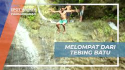 Melompat Berani dari Tebing Batu di Curug, Pangandaran