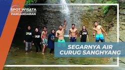 Menyegarkan Diri di Air Curug Sanghyang, Pangandaran