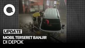 Video: Detik-detik Mobil Terseret Banjir di Depok Nyaris Hanyutkan Sekeluarga