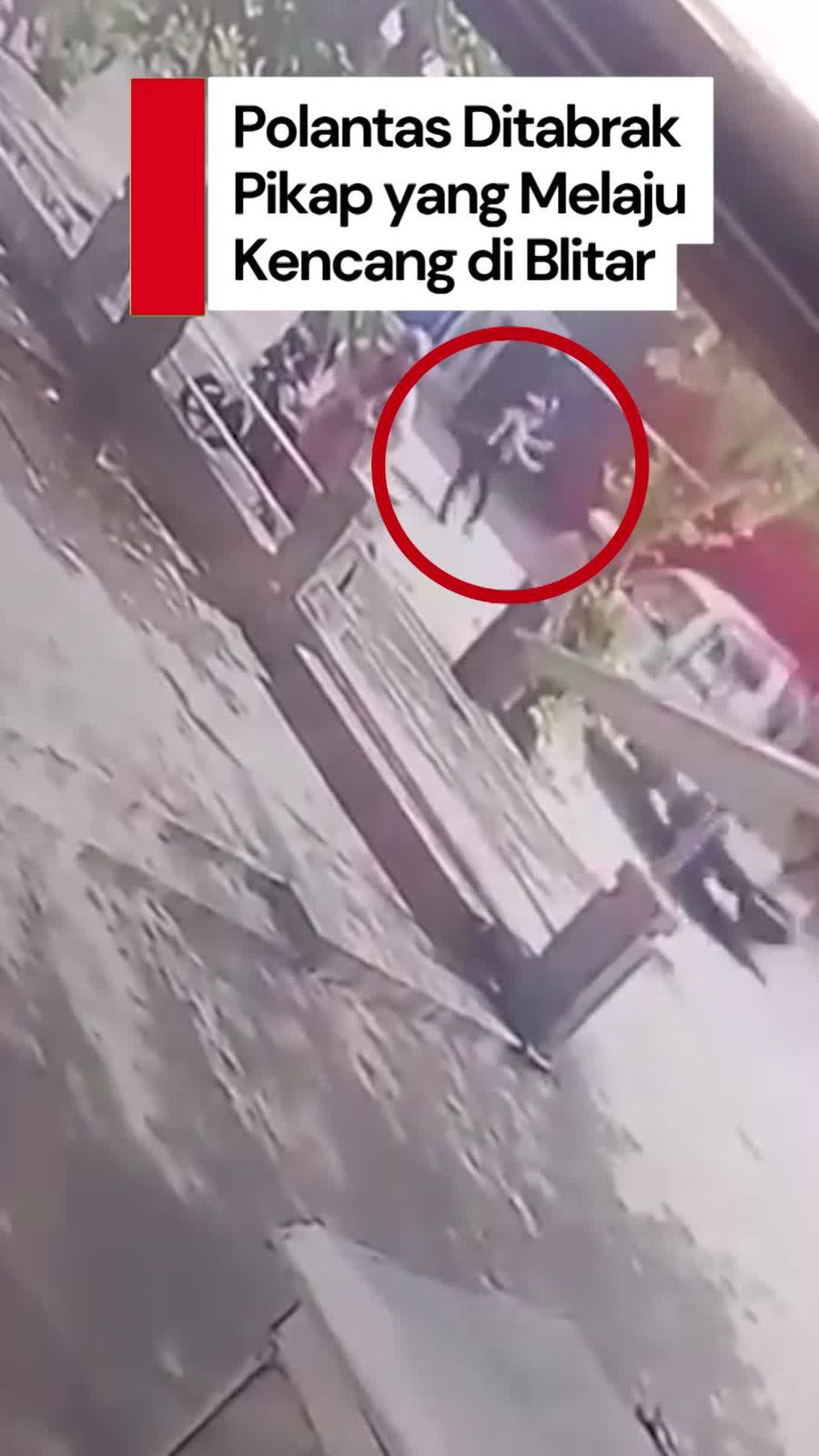 Video: Detik-detik Polantas Ditabrak Pikap saat Operasi Lalin di Blitar