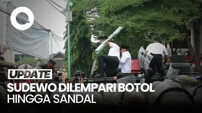 Video Bupati Sudewo Ditimpuki Botol hingga Sandal Saat Temui Massa