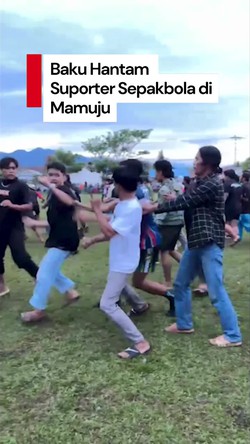 Video: Turnamen Sepakbola di Mamuju Ricuh, Suporter Tak Terima Timnya Kalah