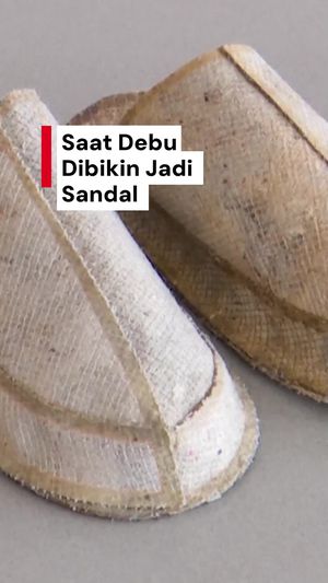 Video: Nggak Biasa! Ini Sandal Dibikin dari Debu Lho