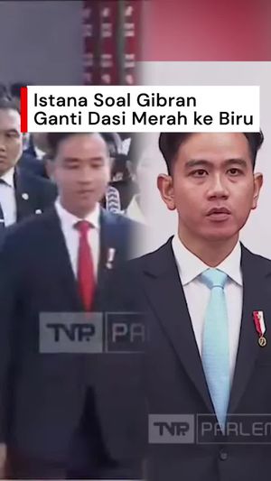Video: Mensesneg soal Gibran Ganti Dasi Merah ke Biru: Jangan Terlalu Sensitif