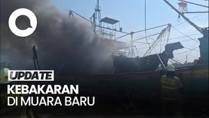Video: 4 Kapal Nelayan Terbakar di Pelabuhan Muara Baru