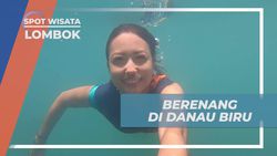 Berenang Menyegarkan Diri di Danau Biru, Lombok