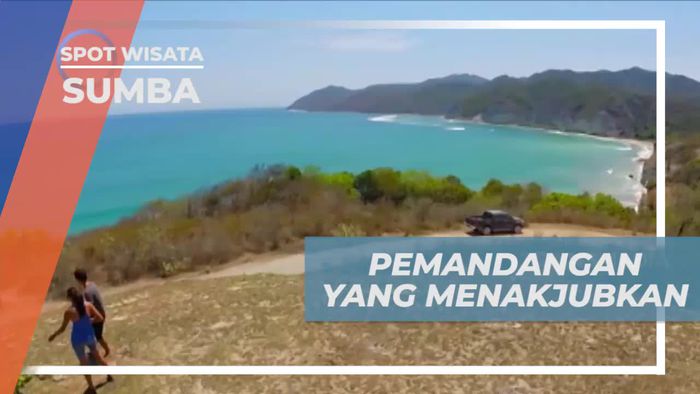 Menikmati Pemandangan Indah dari Bukit di Sumba Timur