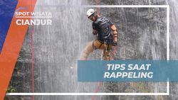 Pelajari Tips Aman Saat Rappeling di Curug Cikondang, Cianjur  