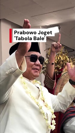 Video: Momen Prabowo Joget Tabola Bale Bareng Warga di Istana