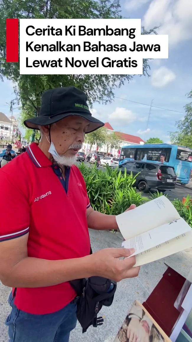 Video: Cerita Pria Jogja Tawarkan Baca Novel Bahasa Jawa Gratis di Kawasan Titik Nol