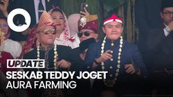 Video Seskab Teddy Joget Aura Farming Saat Perayaan HUT RI di Istana