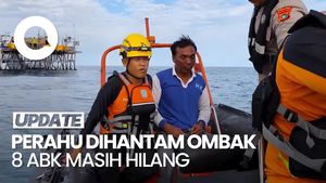 Video: Perahu Nelayan Belitung Pecah Dihantam Ombak, 8 Orang Hilang
