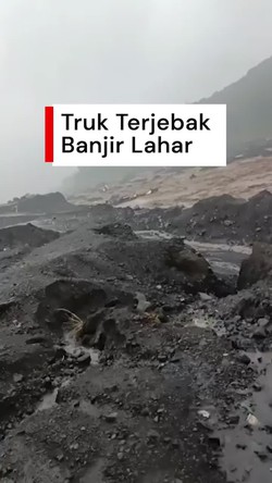Video: Detik-detik Truk Tambang Terjebak Banjir Lahar Gunung Semeru