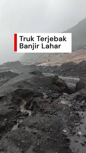 Video: Detik-detik Truk Tambang Terjebak Banjir Lahar Gunung Semeru