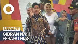 Video: Momen Gibran Naik Perahu Hias di Festival Pacu Jalur Riau