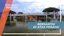 Bersantai di Atas Perahu di Hutan Mangrove Semarang