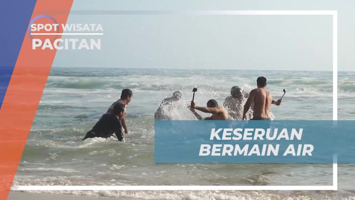 Serunya Bermain Air di Pantai Banyu Tibo, Pacitan