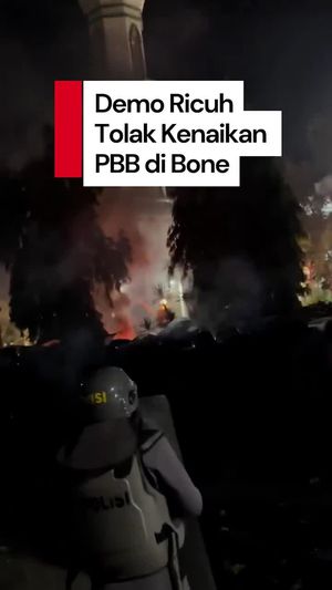 Video: Demo Tolak Kenaikan PBB di Bone Ricuh Setelah Dialog Buntu