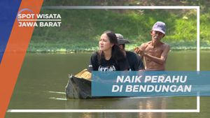 Menaiki Perahu Menyusuri Bendungan Rentang, Majalengka, Jawa Barat