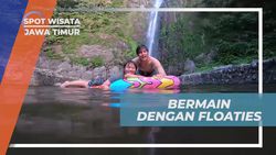 Asyik Bermain Floaties di Air Terjun Sedudo, Nganjuk