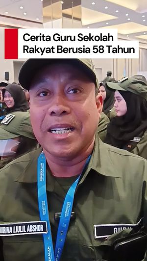 Video: Bangganya Guru Berusia 58 Tahun Bisa Mengajar di Sekolah Rakyat