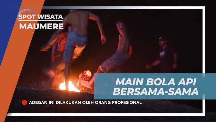 Bergabung dalam Permainan Sepakbola Api Bersama Warga Lokal di Maumere