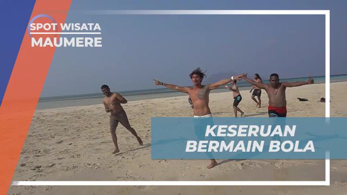 Keseruan Bermain Sepakbola di Pulau Pangabatang, Maumere