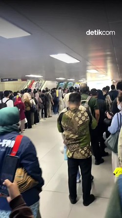 Video: Hujan Deras Landa Jakarta, Antrean MRT Mengular