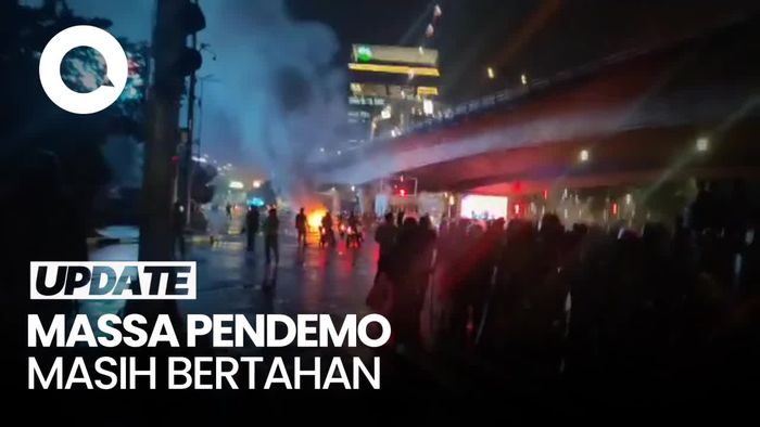 Video Situasi Terkini Demo 25 Agustus: Massa Masih Bertahan di Slipi