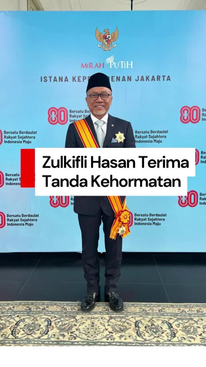 Video: Menko Pangan Zulhas Terima Tanda Kehormatan dari Presiden Prabowo