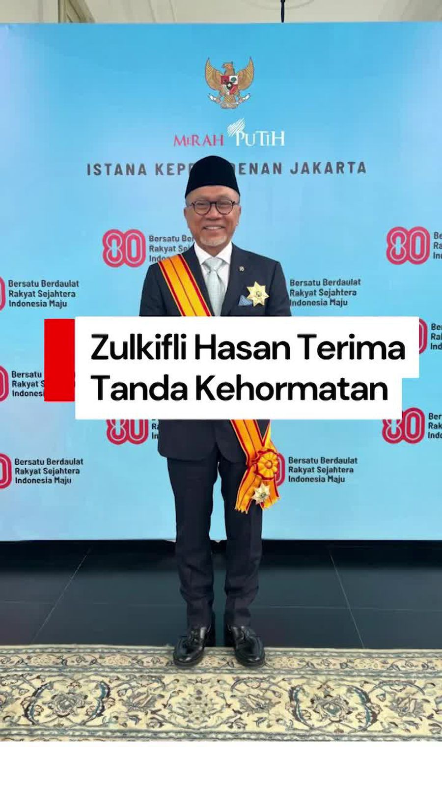 Video: Menko Pangan Zulhas Terima Tanda Kehormatan dari Presiden Prabowo