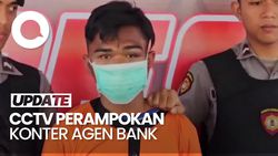 Video: Detik-detik Pria Bersajam Rampok Pemilik Konter di Jambi