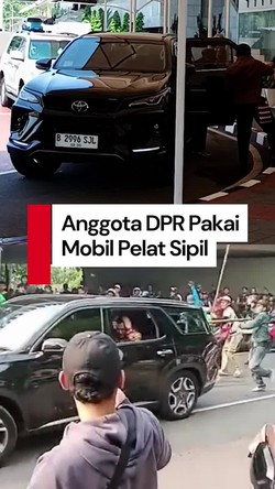 Video: Ramai-ramai Anggota DPR Pakai Mobil Pelat Sipil saat Ngantor