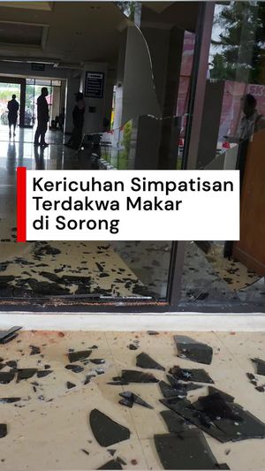 Video: Simpatisan Terdakwa Makar di Sorong Ricuh, Kantor Gubernur Dirusak