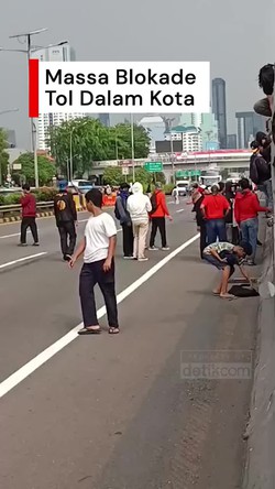 Video: Massa Pendemo Sempat Blokade Tol Dalkot Arah Slipi