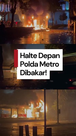 Video Malam Ini Depan Polda Metro Jaya Masih Panas, Halte Dibakar!