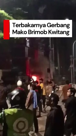 Video: Gerbang Mako Brimob Kwitang Terbakar di Tengah Ricuh Demo!