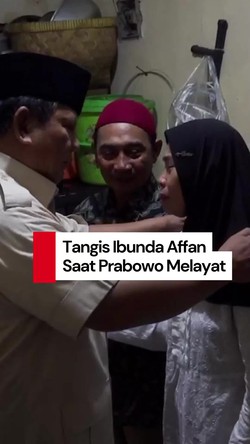Video: Pecahnya Tangis Ibunda Affan Kurniawan saat Prabowo Melayat