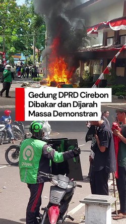 Video: Unjuk Rasa Pecah di Cirebon, Massa Bakar-Jarah Gedung DPRD
