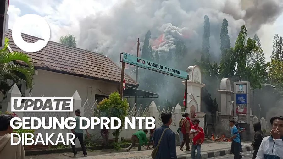 Video Penampakan Gedung DPRD NTB yang Dibakar Massa