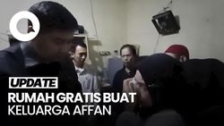 Video: Tangis Ibunda Affan saat Prabowo Beri Rumah Gratis