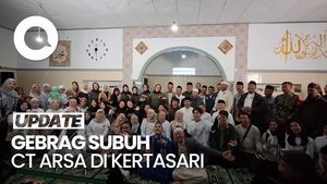 Video Suasana Haru Kala Anita Tanjung Umrahkan Dua Warga Kertasari Bandung