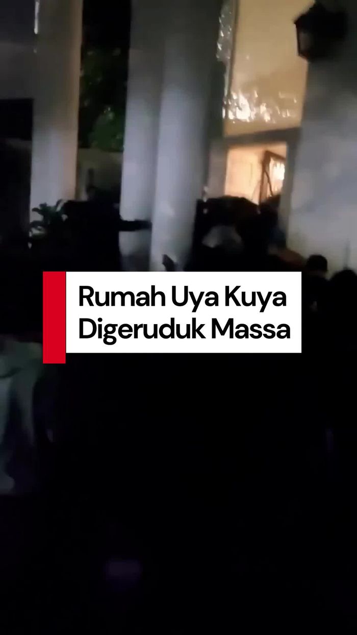Video: Rumah Uya Kuya di Duren Sawit Digeruduk Massa