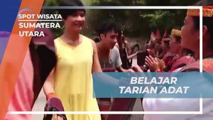 Belajar Menarikan Tarian Adat Sambil Memakai Ulos di Sumatera Utara  
