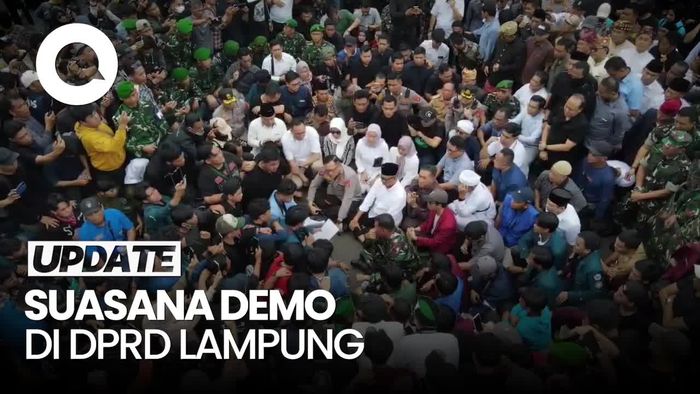 Video: Momen Gubernur-Kapolda Lampung Duduk Lesehan Bersama Massa Aksi
