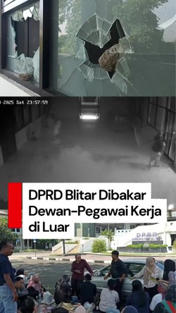 Video: Saat Dewan-Pegawai DPRD Blitar Kerja di Luar Gegara Kantor Dibakar