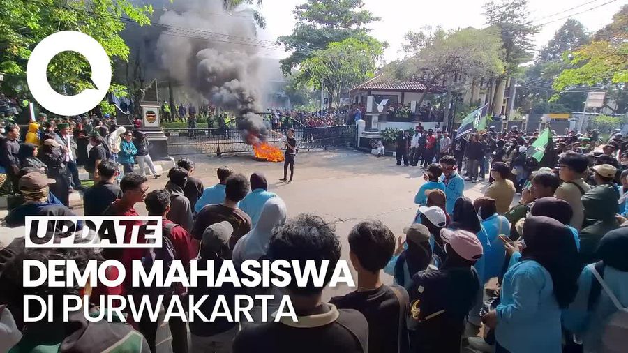 Video: Demo Mahasiswa di Purwakarta Diwarnai Aksi Blokir Jalan-Bakar Ban