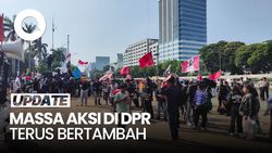 Video Massa Demo Terus Bertambah, Lalin di Depan DPR Tersendat